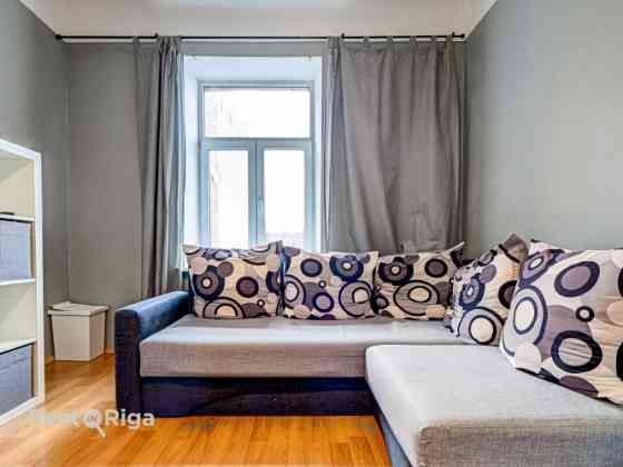 Apartment on Tallinas Street 36, near Tērbatas Street, located in a well-maintained pre-war building Rīga