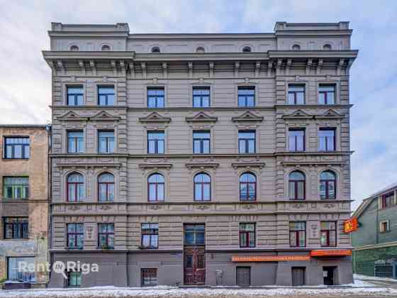Apartment on Tallinas Street 36, near Tērbatas Street, located in a well-maintained pre-war building Rīga