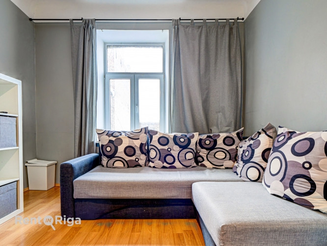 Dzīvoklis Tallinas ielā 36, pie Tērbatas ielas, sakārtotā un labi uzturētā pirmskara ēkā Rīga - foto 2