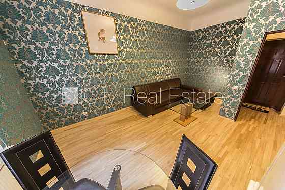 Фасадный дом, реновированный дом, вход с улицы, одна изолированная комната, Рига