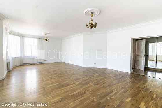 Проект - Panorama Plaza (Панорама Плаза), новостройка, въездные ворота оснащены Rīga