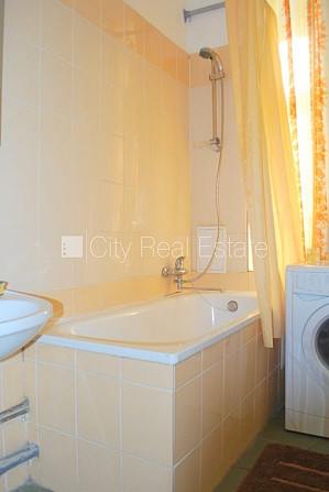 Новостройка, место для машины, вход с улицы, лестничная клетка после капитального Рига - изображение 13