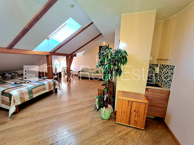 Fasādes māja, labiekārtots apzaļumots pagalms, slēgts pagalms, iežogota teritorija, maksas Rīga - foto 4