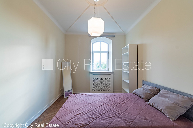 Фасадный дом, реновированный дом, вход с улицы, окна выходят на улицу, Рига - изображение 5