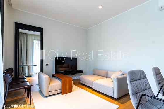 Фасадный дом, реновированный дом, вход с улицы и со двора, количество спален 3 шт., Рига