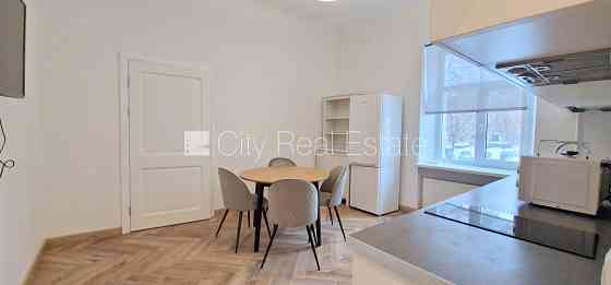 Дом во дворе, реновированный дом, окна выходят во двор, количество спален 3 шт., Rīga