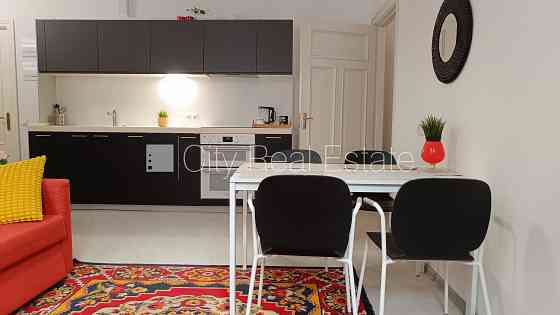 Земля в собственности, дом во дворе, благоустроенная озеленённая территория, Rīga