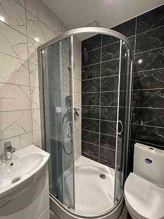 Фасадный дом, реновированный дом, благоустроенная озеленённая территория, Rīga