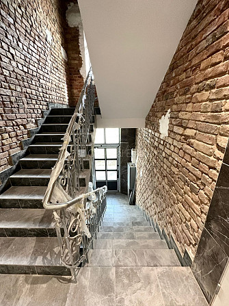 Fasādes māja, renovēta māja, labiekārtota apzaļumota teritorija, iespēja nomāt Rīga - foto 8