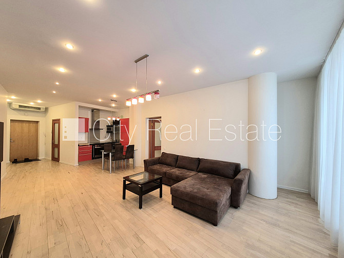 Jaunceltne, labiekārtota apzaļumota teritorija, bruģēts piebraucamais ceļš, teritorijas Jūrmala - foto 17