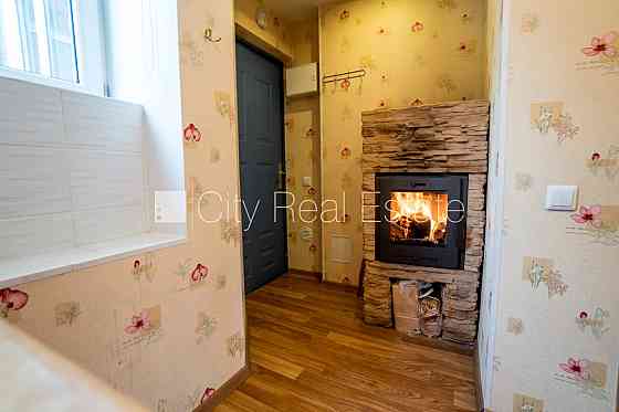 Земля в собственности, дом во дворе, кирпичные стены, благоустроенная Rīga