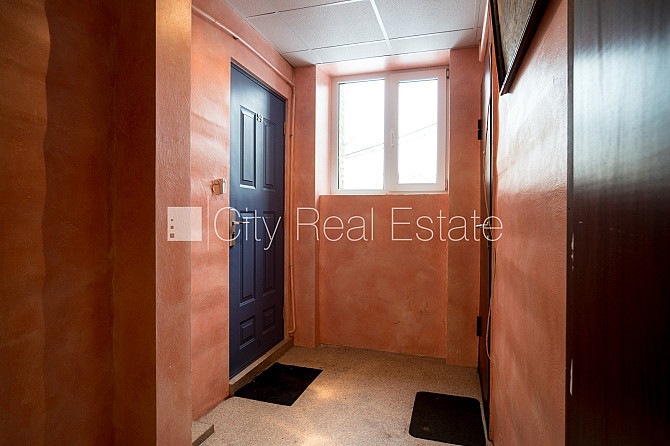 Zeme īpašumā, pagalma māja, ķieģeļu mūra sienas, labiekārtota apzaļumota teritorija, Rīga - foto 10