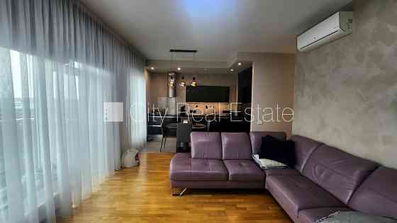 Частный дом, новостройка, благоустроенная озеленённая территория 3557 м2, въездные Jūrmala