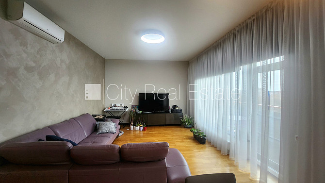 Privātmāja, jaunceltne, labiekārtota apzaļumota teritorija 3557 m2, teritorijas iebrauktuves Jūrmala - foto 2