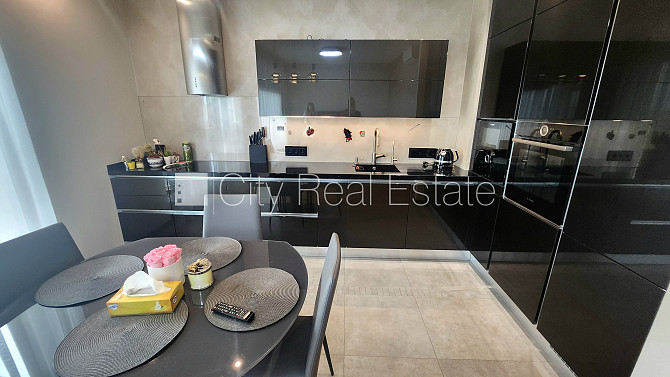 Privātmāja, jaunceltne, labiekārtota apzaļumota teritorija 3557 m2, teritorijas iebrauktuves Jūrmala - foto 6