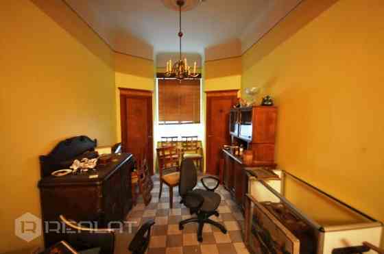 Pārdod objektu pašā pilsētas centrā. Kur dienā garām plūst vairāki tūkstoši gājēju. Telpas pēc rekon Rīga