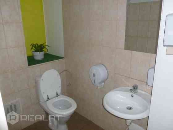 Nomai tiek piedāvātas plašas noliktavas telpas labā atrašanās vietā. Ir iespēja nomāt daļu noliktava Rīga