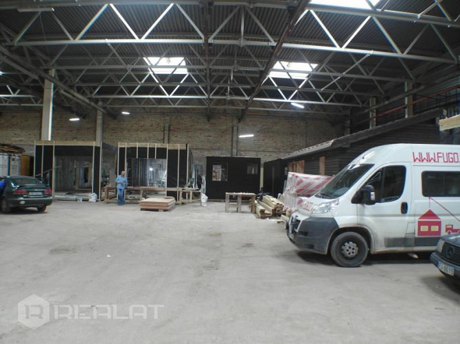 Nomai tiek piedāvātas plašas noliktavas telpas labā atrašanās vietā. Ir iespēja nomāt Rīga - foto 13