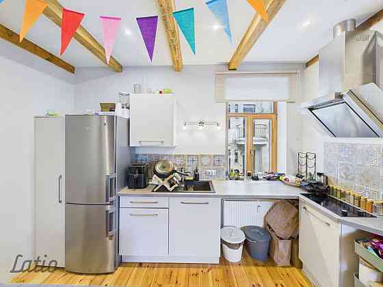 Pārdošanā kluss, gaišs un silts dzīvoklis renovētas ēkas iekšpagalma pusē. Logi vērsti uz pagalmu, u Рига