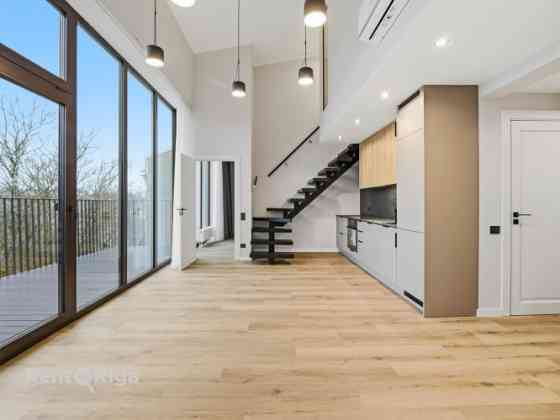 Двухэтажный пентхаус в отреставрированном здании с просторной террасой! Рига