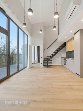 Двухэтажный пентхаус в отреставрированном здании с просторной террасой! Рига - изображение 2