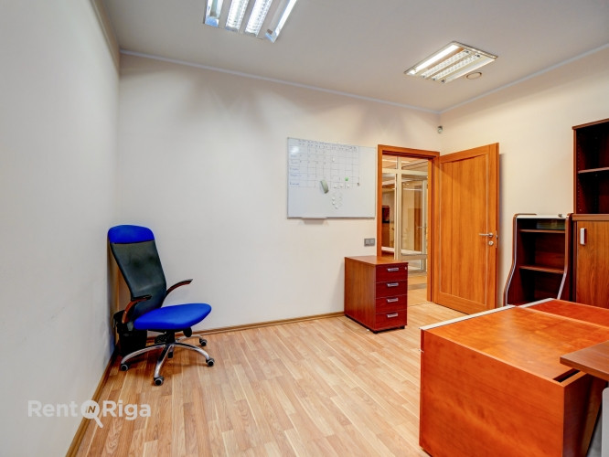 Iznomā biroja telpas Ieriķu ielā 15, blakus t/c Domina  Telpas atrodas sakoptā un modernā Rīga - foto 9