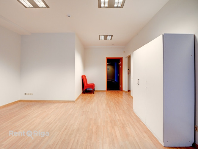 Iznomā biroja telpas Ieriķu ielā 15, blakus t/c Domina  Tiek iznomāts birojs, kas sastāv no Rīga - foto 4