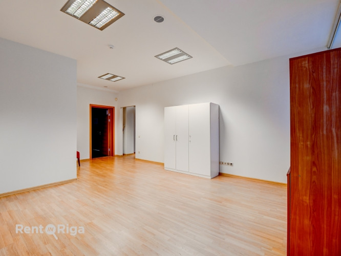 Iznomā biroja telpas Ieriķu ielā 15, blakus t/c Domina  Tiek iznomāts birojs, kas sastāv no Rīga - foto 3