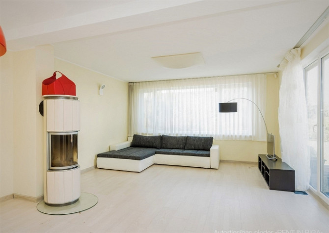 Предлагаем в аренду трехэтажный дом с 5 спальнями. Дом находится в поселке Рижский район - изображение 3