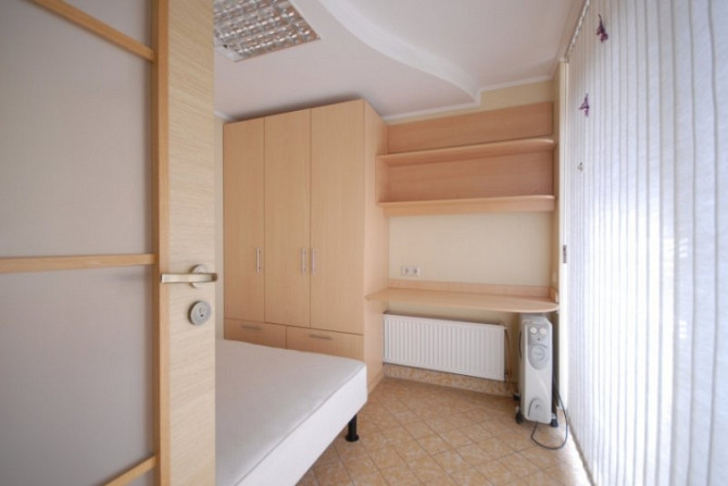 Ilgtermiņā izīrē kompaktu, mēbelētu studio tipa dzīvokli ar atsevišķu guļamistabu Rīga - foto 5