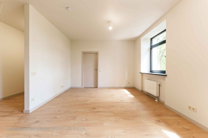 Mūsdienīgs un līdz detaļām pārdomāts 2-istabu dzīvoklis Lielirbes ielā 9a  lokācijā, kas Rīga - foto 5