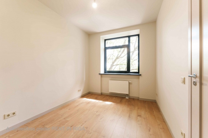 Mūsdienīgs un līdz detaļām pārdomāts 2-istabu dzīvoklis Lielirbes ielā 9a  lokācijā, kas Rīga - foto 7