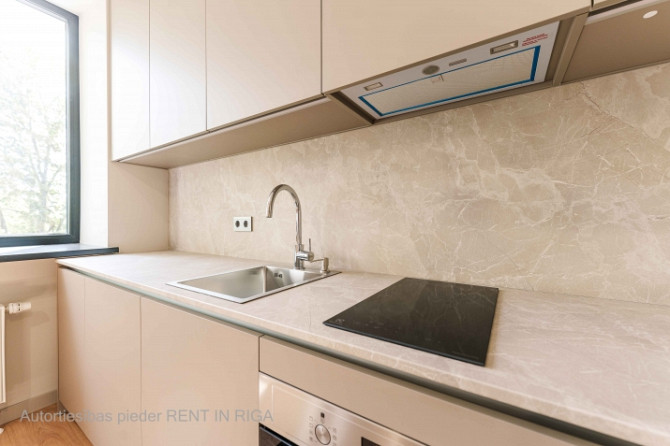 Mūsdienīgs un līdz detaļām pārdomāts 2-istabu dzīvoklis Lielirbes ielā 9a  lokācijā, kas Rīga - foto 3