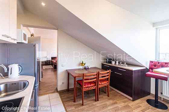 Реновированный дом, закрытый двор, вход со двора, лестничная клетка после Рига