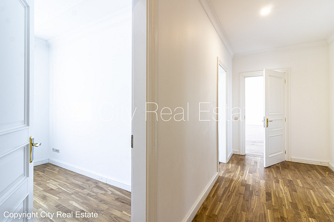 Фасадный дом, реновированный дом, вход с улицы, лифт, лестничная клетка после Рига - изображение 20