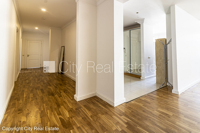 Fasādes māja, renovēta māja, slēgts pagalms, ieeja no ielas, ir lifts, kāpņu telpa pēc Rīga - foto 11