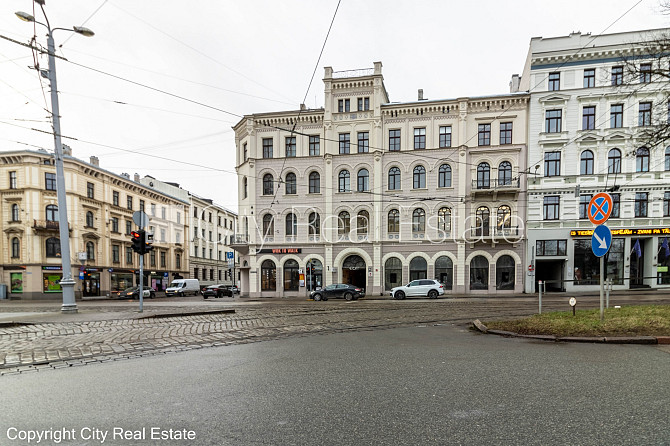 Fasādes māja, renovēta māja, ieeja no ielas, kāpņu telpa pēc kosmētiskā remonta, logi Rīga - foto 18