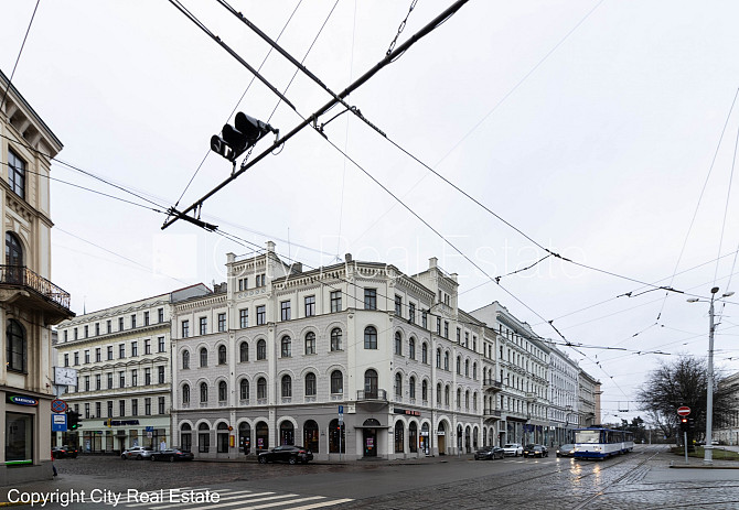 Fasādes māja, renovēta māja, ieeja no ielas, kāpņu telpa pēc kosmētiskā remonta, logi Rīga - foto 20