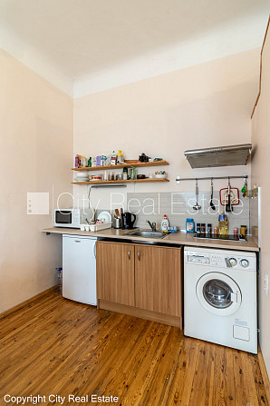 Fasādes māja, renovēta māja, ieeja no ielas, kāpņu telpa pēc kosmētiskā remonta, logi Rīga - foto 9