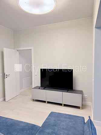 Фасадный дом, реновированный дом, вход со двора, апартаменты люкс, лифт, Рига