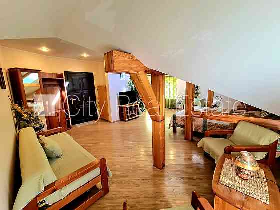 Здание во дворе, реновированный дом, вход со двора, лифт, окна выходят в обе Рига