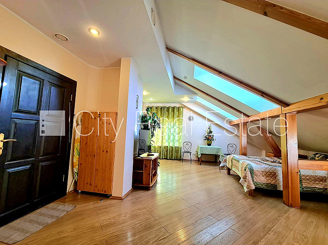 Здание во дворе, реновированный дом, вход со двора, лифт, окна выходят в обе Рига - изображение 3