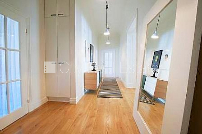 Здание во дворе, реновированный дом, вход со двора, лифт, окна выходят в обе Рига - изображение 18