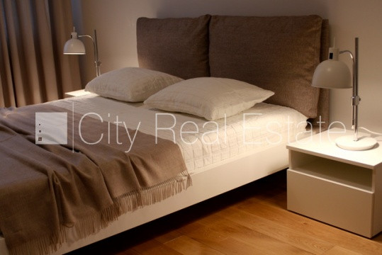 Здание во дворе, реновированный дом, вход со двора, лифт, окна выходят в обе Рига - изображение 19