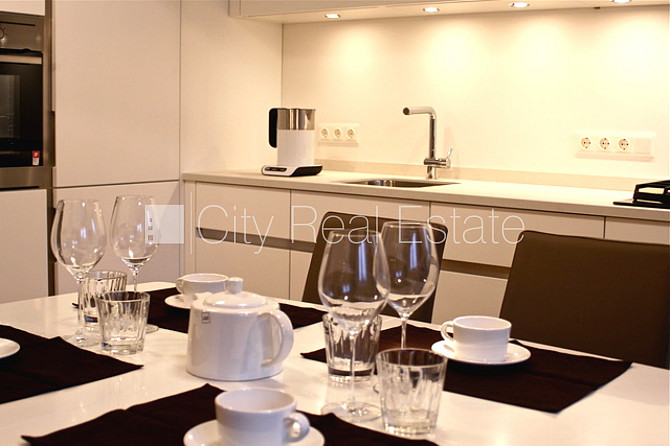 Фасадный дом, реновированный дом, закрытый двор, территория обнесена забором, Рига - изображение 9