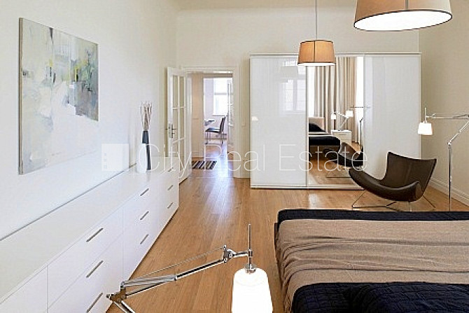 Фасадный дом, реновированный дом, закрытый двор, территория обнесена забором, Рига - изображение 4