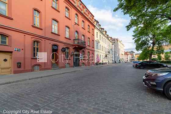 Новостройка, фасадный дом, закрытый двор, вход с улицы, лифт, лестничная клетка Рига