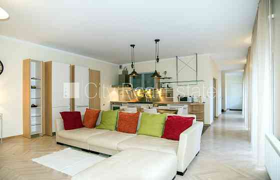 Земля в собственности, новостройка, фасадный дом, кирпичные стены, Jūrmala