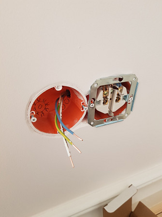 Elektriķa pakalpojumi un elektroinstalācijas darbi Rīgā. Lampu, lustru, gaismekļu, prožektoru... Рига - изображение 5