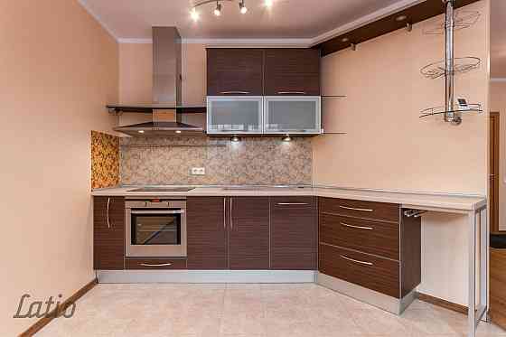 Tiek piedāvāts gaišs un ļoti saulains divistabu dzīvoklis jaunajā projektā Titurgā  klusā, zaļā un ģ Рижский район